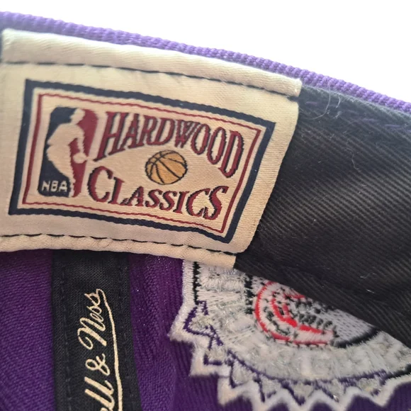 Mitchell & Ness Toronto Raptors two-tone snapback cap in purple and red - Picture 8 of 11